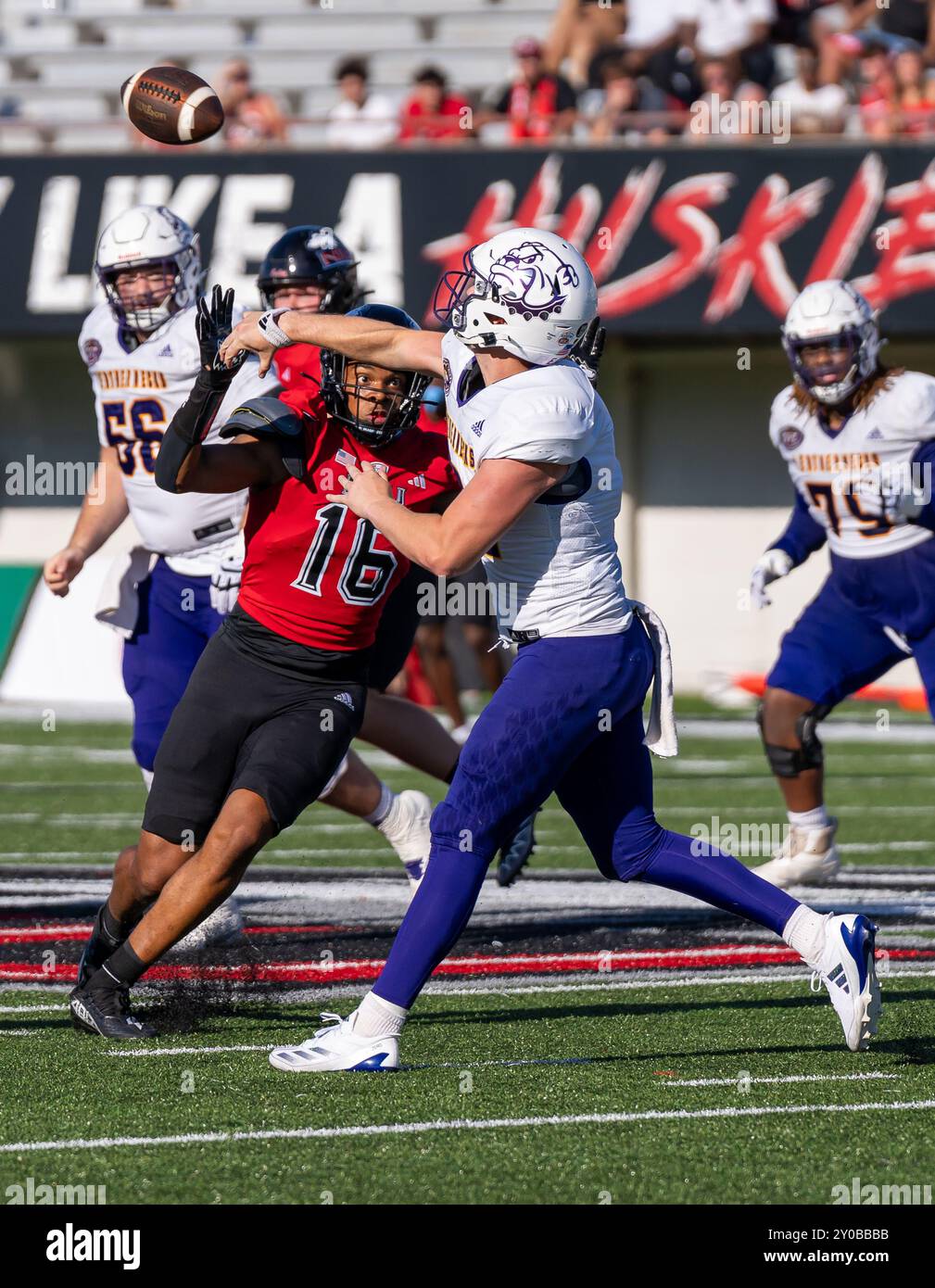 DeKalb, USA. 31. August 2024. Jay'shon Thomas (#16) stürzt Nathan Lamb (#12) während des NCAA 2024 Season Opener für die Northern Illinois University Huskies vs Western Illinois University Leathernecks im Huskie Stadium am 31 2024. August Finalscore: NIU - 54, WIU 15 (Foto: Raj Chavda/SIPA USA) Credit: SIPA USA/Alamy Live News Stockfoto