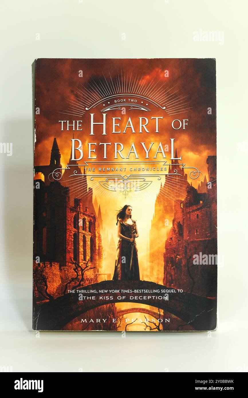 Houston, Texas, USA – 1. September 2024: The Heart of Verrat Taschenbuch von Mary E. Pearson Stockfoto