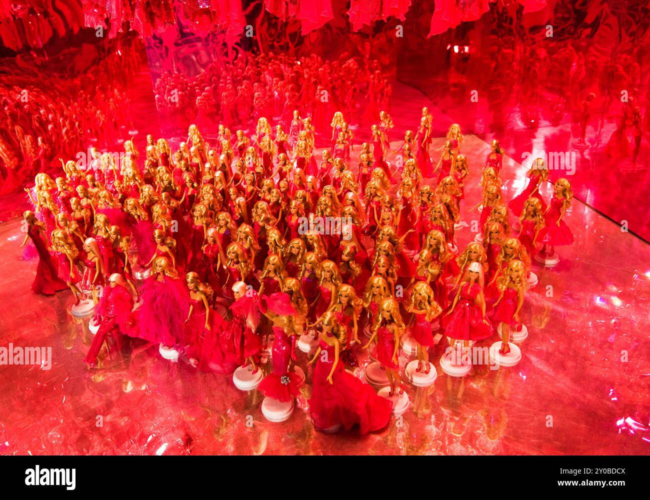 Barbie-Puppen werden im Times Square Einkaufszentrum in Causeway Bay, Hongkong, ausgestellt. Stockfoto
