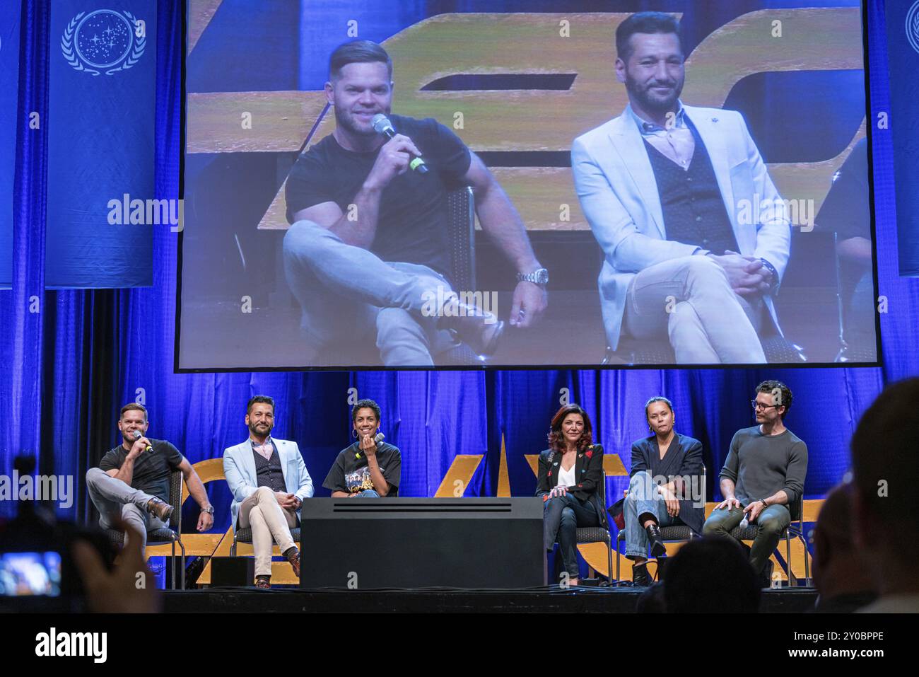 Bonn, 8. Juni 2019: Wes Chatham, CAS Anvar, Dominique Tipper, Shohreh Aghdashloo, Frankie Adams und Steven Strait auf der FedCon 28, Europa Stockfoto