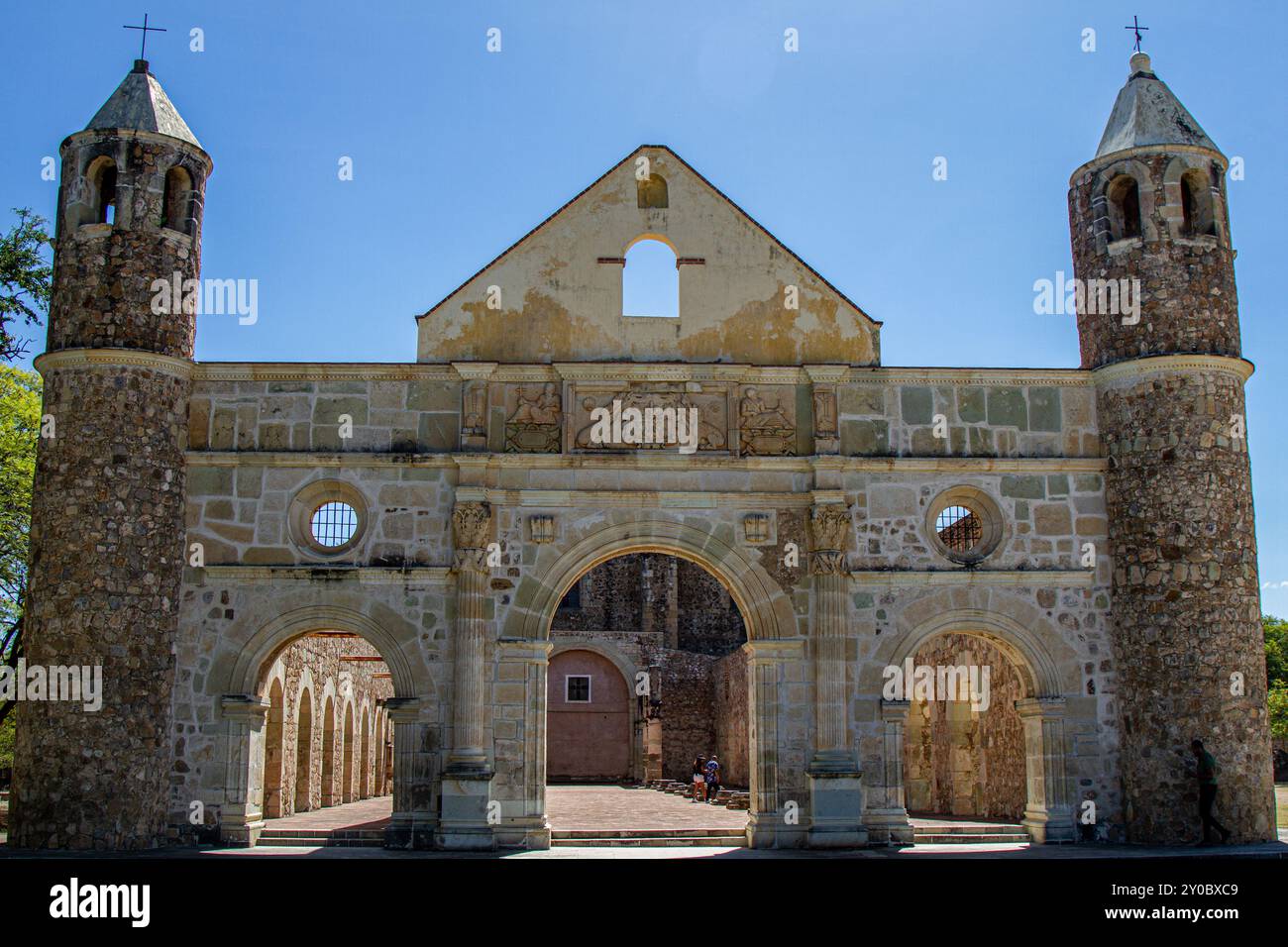Die Fassade eines alten Klosters. Cuilapam Kloster. Puebla, Mexiko. Stockfoto