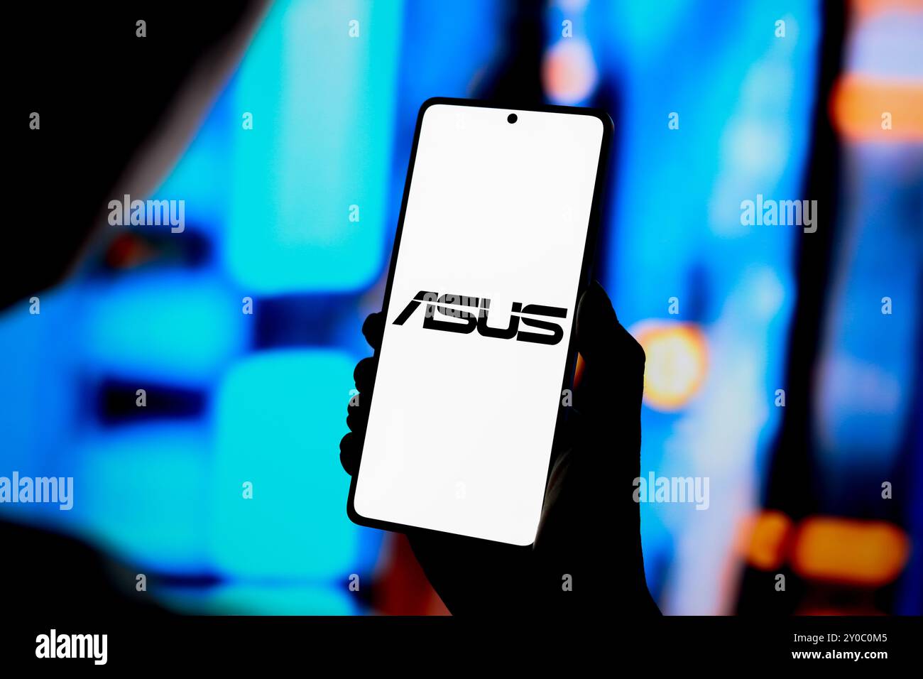 Paraguay. September 2024. In dieser Abbildung wird das ASUS-Logo auf einem Smartphone-Bildschirm angezeigt. (Foto von Jaque Silva/SOPA Images/SIPA USA) *** ausschließlich für redaktionelle Nachrichten *** Credit: SIPA USA/Alamy Live News Stockfoto