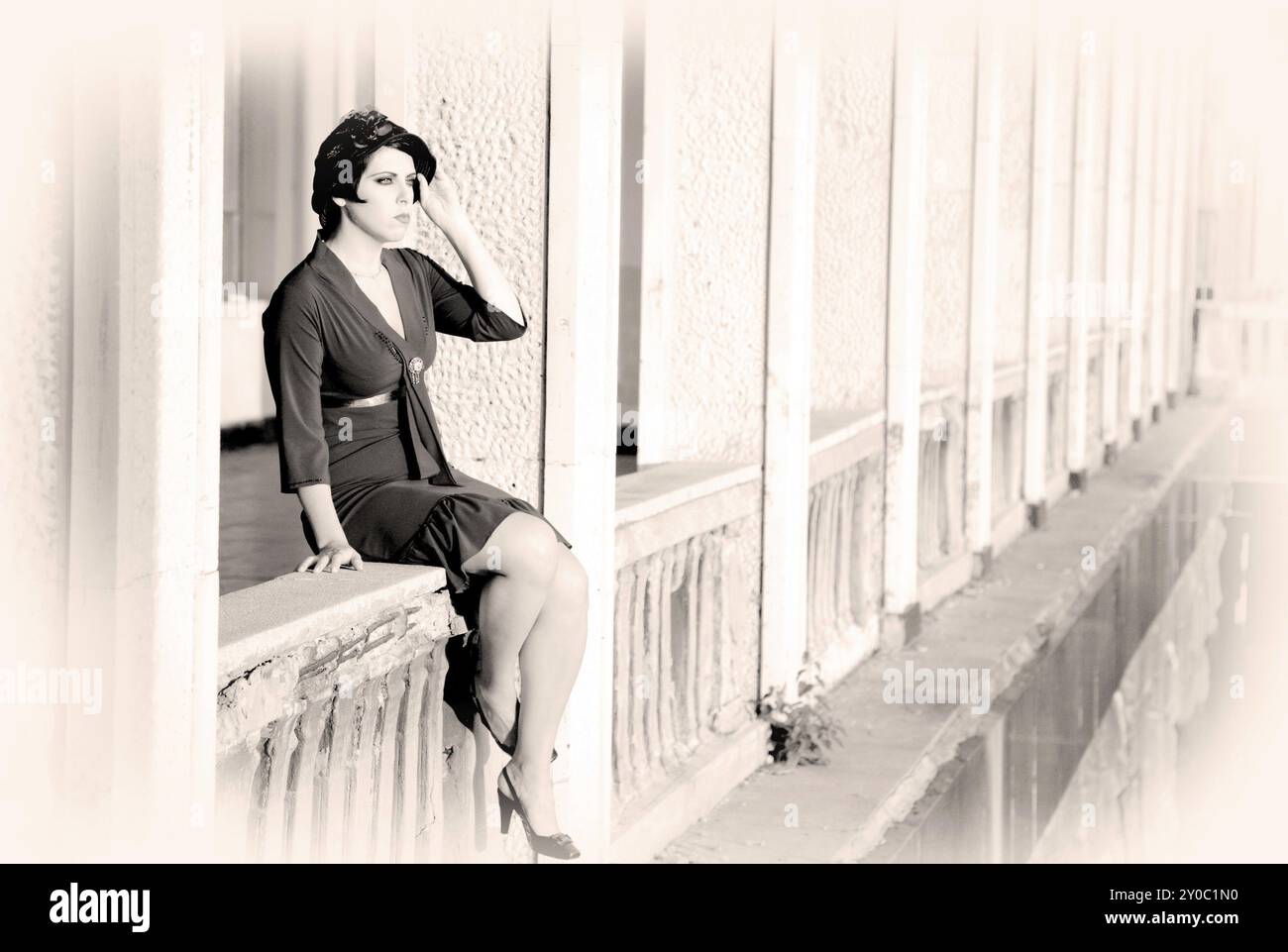 Frau auf Einem Balkon. Retrospektive Überprüfung. 20-s XX Jahrhundert Stockfoto