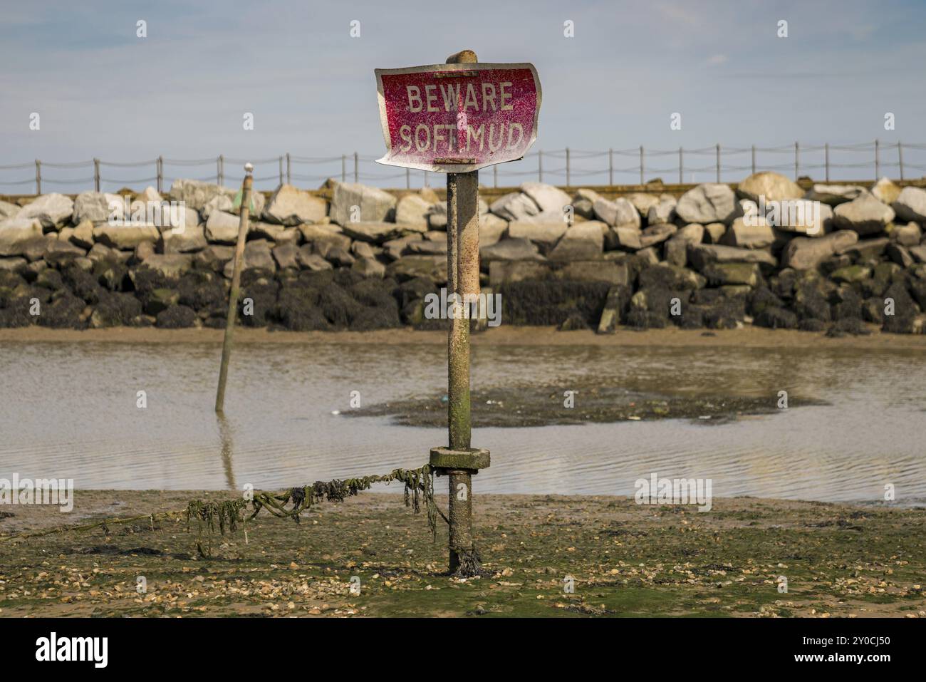 Zeichen: Vorsicht weichen Schlamm, in der Nähe der Neptunes Arm in Herne Bay, Kent, England, Großbritannien Stockfoto