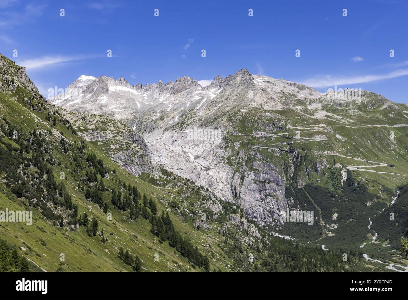 Rhonegletscher, Talgletscher im Quellgebiet der Rhone in den Schweizer Alpen. Schmelzender Gletscher, der Gletscher wird immer kleiner. Hotel Bel Stockfoto