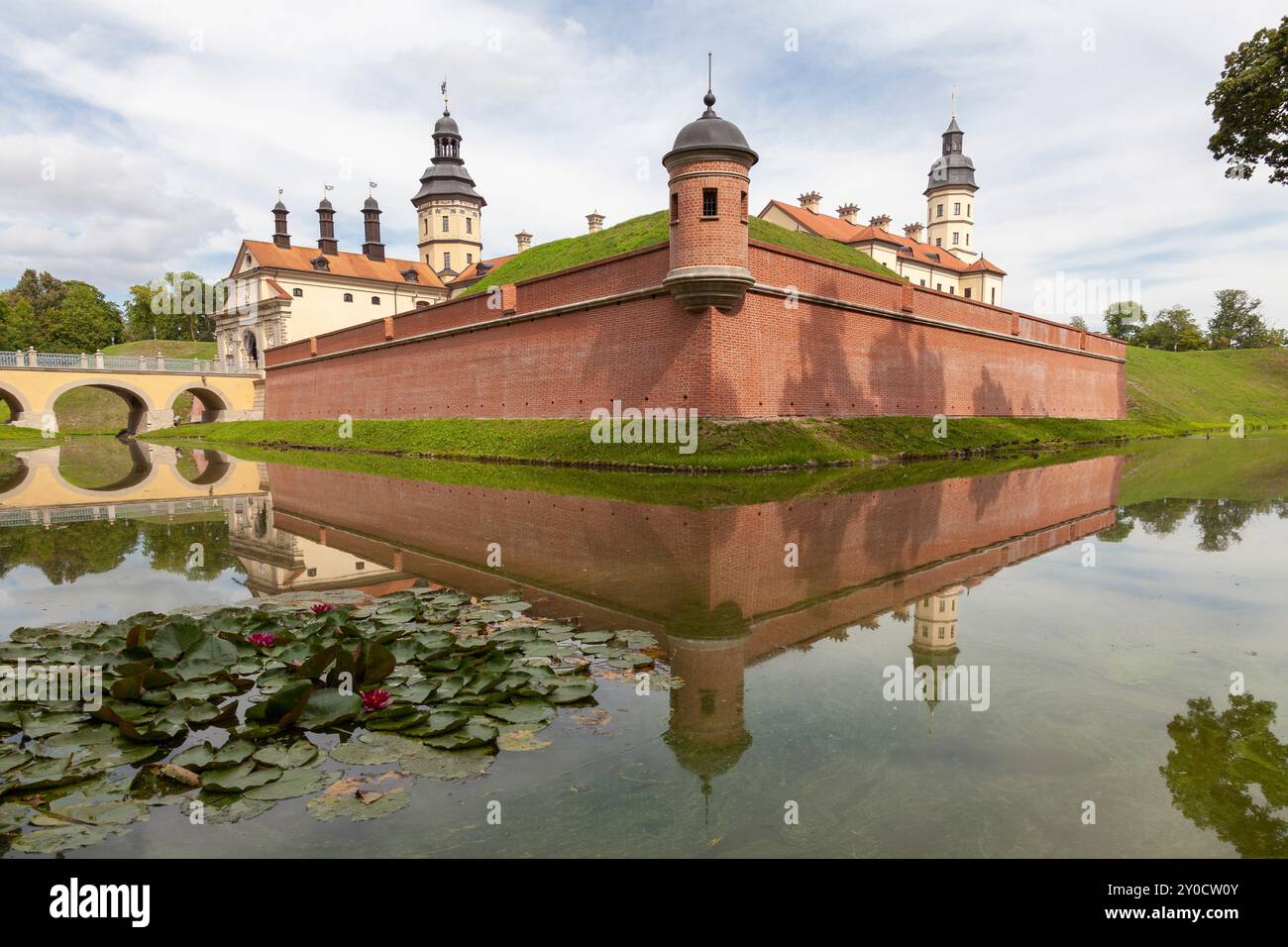 Schloss Neswizh und Schlosspark in der Region Minsk in Weißrussland. Stockfoto