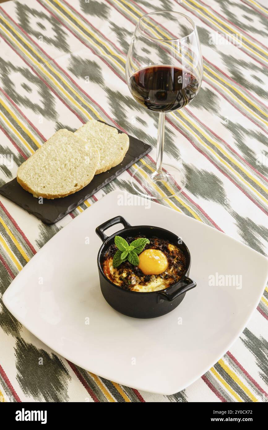 OUs a la Mallorquina, Huevos a la mallorquina-, Restaurant Sal de Coco, Mallorca, Islas Baleares, Spanien, Europa Stockfoto