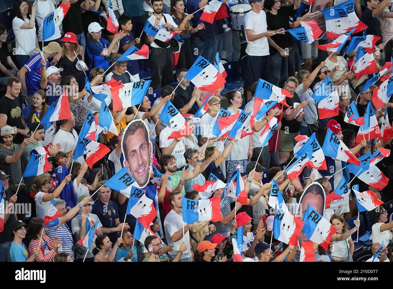 Paris, Frankreich. September 2024. Fans von Fance jubeln während der Vorrunde der Männer Ein Spiel des Blindfußballs zwischen Frankreich und China bei den Paralympischen Spielen 2024 in Paris, Frankreich, 1. September 2024. Quelle: Xiong Qi/Xinhua/Alamy Live News Stockfoto