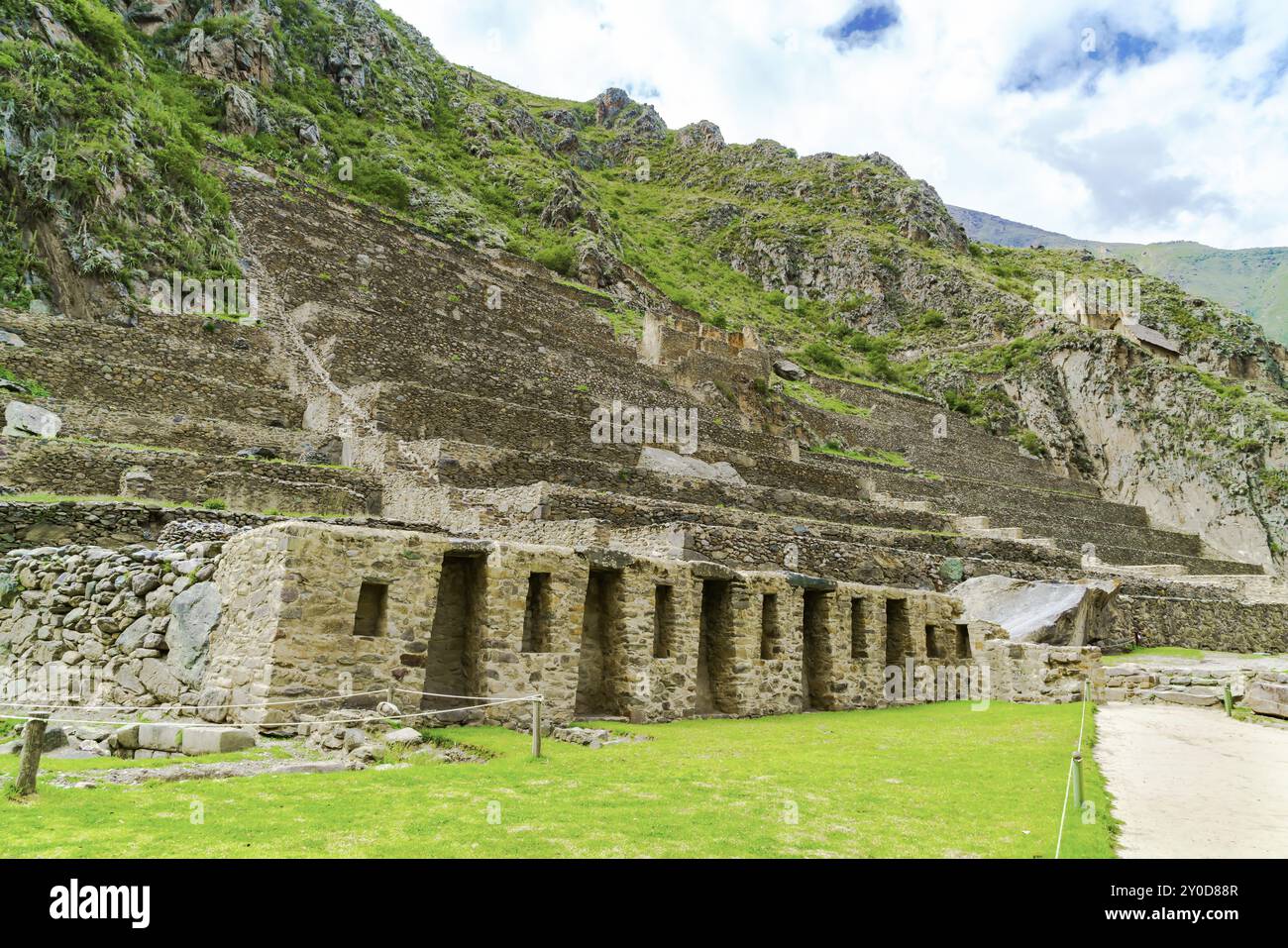 Die atemberaubenden Terrassen der Ruinen Ollantaytambo im Heiligen Tal der Inkas in der Nähe von Cusco, Peru, Südamerika Stockfoto