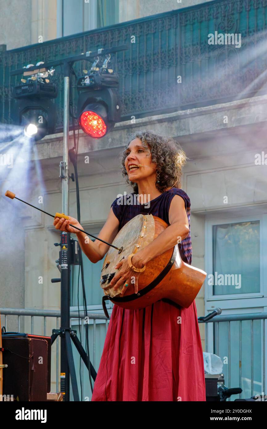 La Mal Coiffee im Konzert für das Einladungsfestival in Lespignan. Occitanie, Frankreich Stockfoto