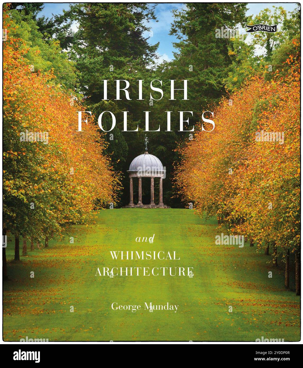 Der Buchcover von „Irish Follies and Wimsical Architecture“, geschrieben und fotografiert von George Munday, veröffentlicht bei O'Brien Press, Dublin Stockfoto