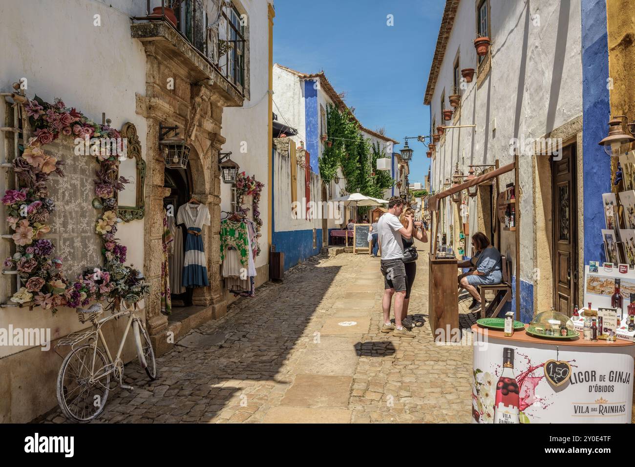 Kleines Geschäft in Obidos, einer ummauerten portugiesischen Stadt, ein Touristenziel in der Region Lissabon. Charmante und attraktive Stadt in Portugal. Europa Stockfoto