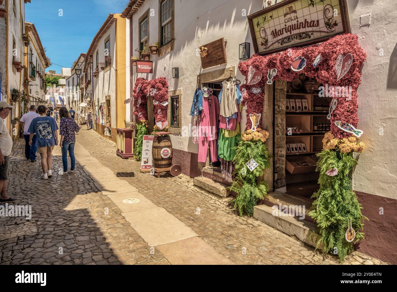 Kleines Geschäft in Obidos, einer ummauerten portugiesischen Stadt, ein Touristenziel in der Region Lissabon. Charmante und attraktive Stadt in Portugal. Europa Stockfoto