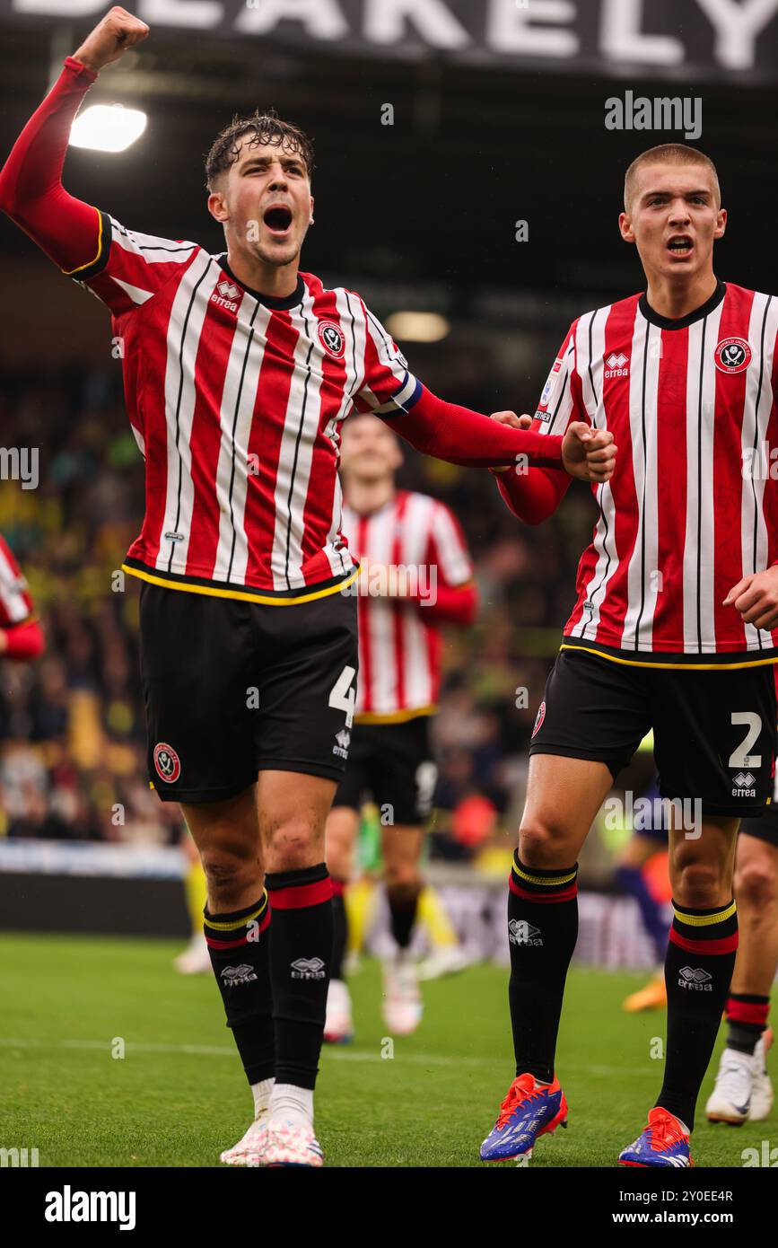 Oliver Arblaster von Sherffield United feiert mit Alfie Gilchrist von Sherffield United- Norwich City V Sheffield United, Sky Bet Championship, Carrow Road, Norwich, Großbritannien - 24. August 2024 nur redaktionelle Verwendung - es gelten Einschränkungen bei DataCo Stockfoto