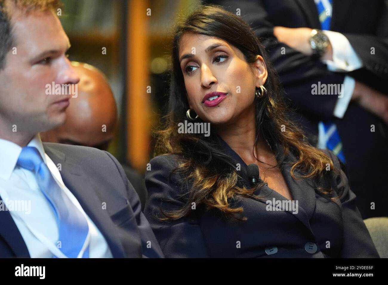 Claire Coutinho, ehemalige Sekretärin für Energiesicherheit und Netz Null, sprach vor Kemi Badenoch bei einer Kampagne zur Führung der Konservativen Partei am IET London. Bilddatum: Montag, 2. September 2024. Stockfoto