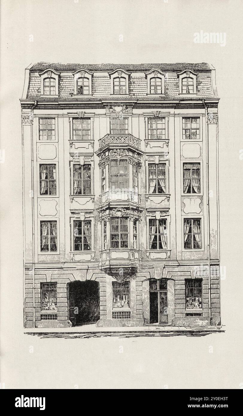Vintage-Illustration von Dresden. Große Brudergasse Nr. 39. Deutschland. 1903 wurde dieses Haus vom Kabinettsminister Graf Marcolini besetzt. Es wurde viel früher gebaut, offenbar um 1710, und viele Details deuten auf Poppelmanns Hand hin. Die Formen des Putzgebäudes sind hier voll entwickelt: Eckpfeilerstreifen mit einer noch der klassischen Form nahenden Hauptstadt, Fullings und Risalits im Putz, Fensterrahmen, Erdgeschoss und Hauptgesims in Sandstein sowie der besonders reiche Erker aus dem Achteck. Stockfoto
