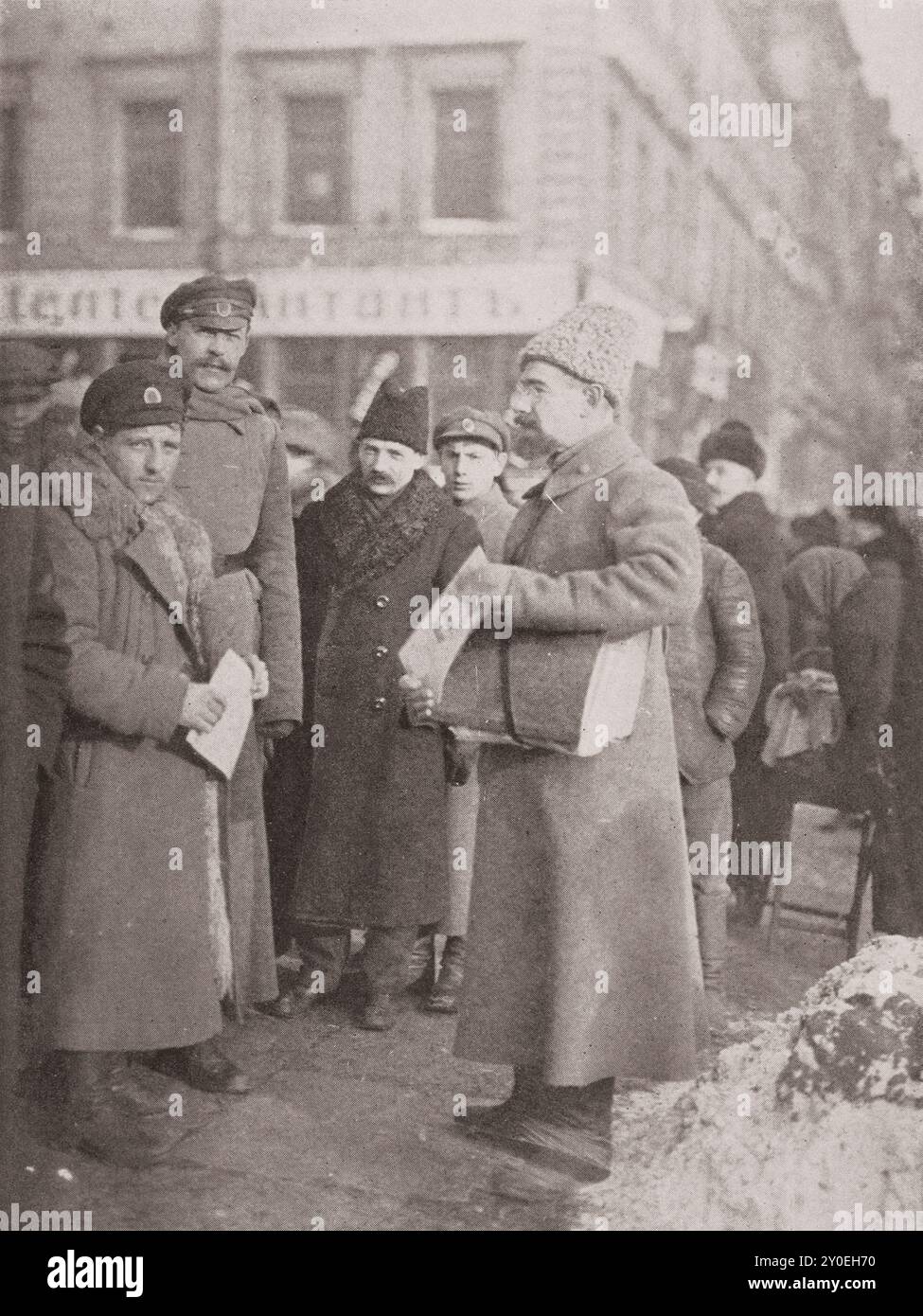 Archivfoto der Revolution in Russland. Bourgeoisie am Arbeitsplatz. 1918 Stockfoto