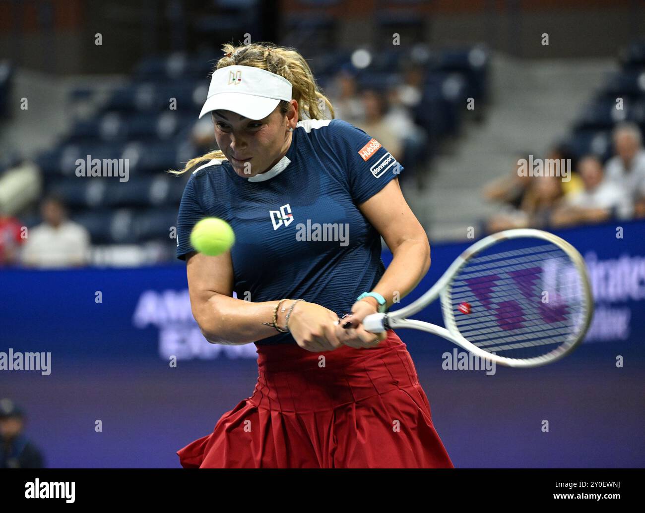 Flushing NY, USA. September 2024. **KEINE NY ZEITUNGEN** Qinwen Zheng gegen Donna Vekic während der US Open 2024 im USTA Billie Jean King National Tennis Center am 1. September 2024 in Flushing Queens. Quelle: Mpi04/Media Punch/Alamy Live News Stockfoto