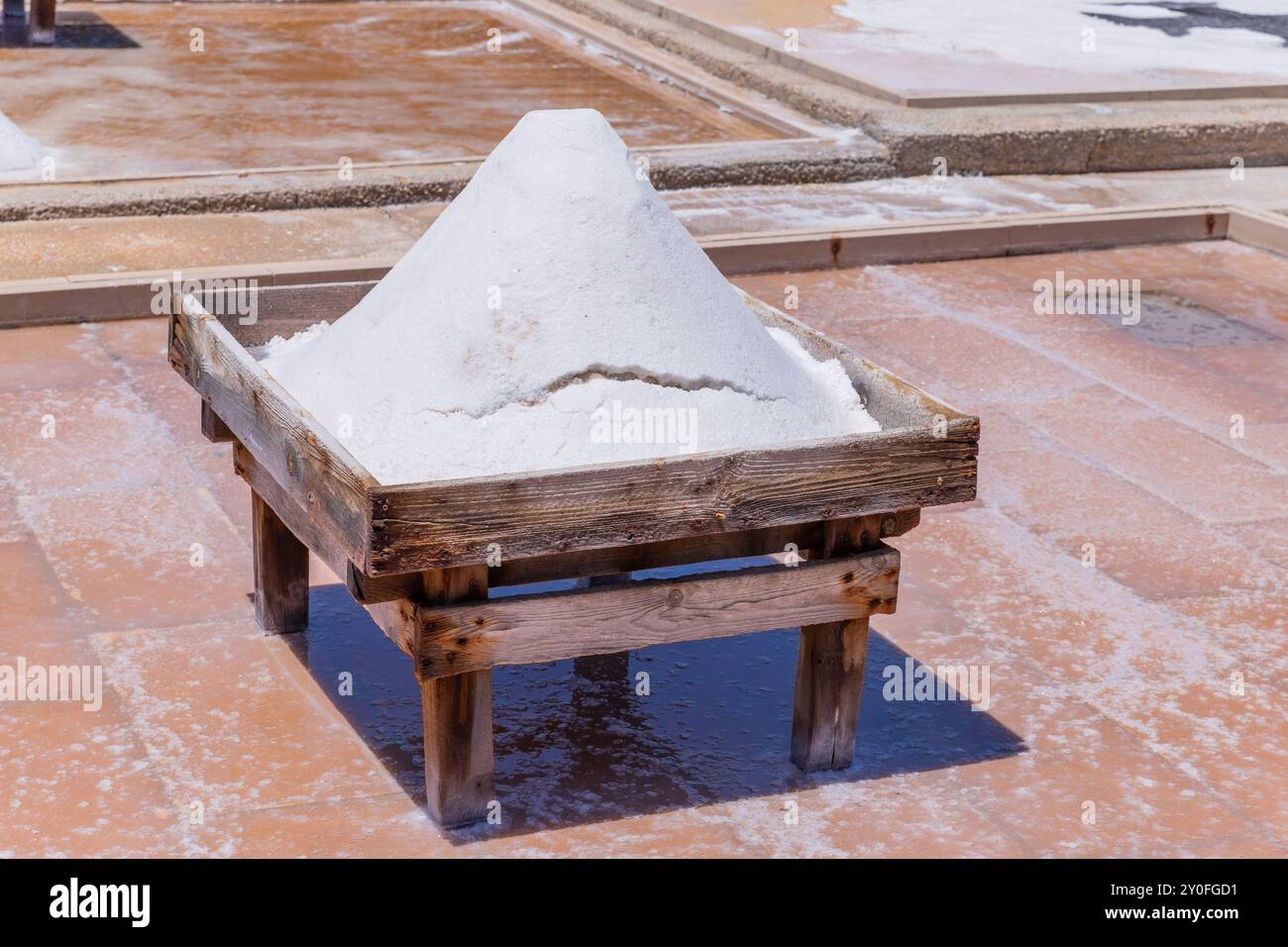 Salzgewinnung durch Verdunstung in Salinas von Rio Maior. Portugal Stockfoto