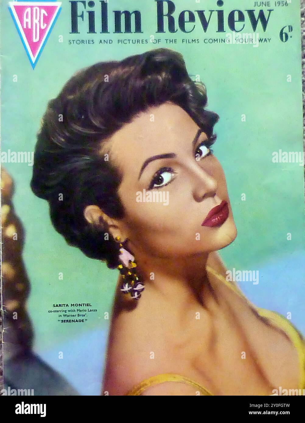 ABC Film Review Jun 1956 - Vintage Magazin Cover - Fotograf unnow - Text Transkription [ 1956 Film Review GESCHICHTEN UND BILDER DER FILME COMING YOUR WAY SARITA MONTIEL mit Mario Lanza in Warner Bros 'SERENADE' ] NUR FÜR REDAKTIONELLE ZWECKE ! Stockfoto