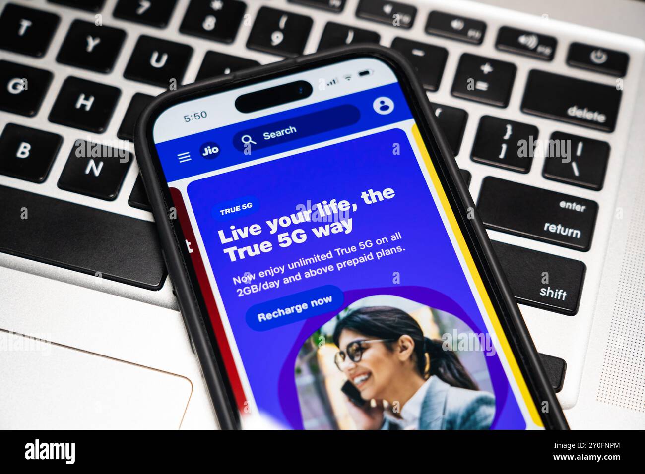 Jio True 5G-Dienste sind jetzt in 7.764 Städten und Städten Indiens verfügbar. Stockfoto