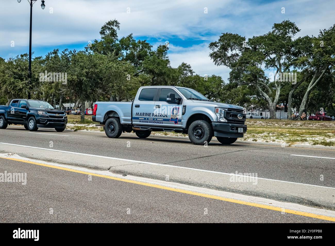 Gulfport, MS - 07. Oktober 2023: Weitwinkelansicht eines 2022er Ford F250 Super Duty Crew Cab Pickups auf einer lokalen Autoshow. Stockfoto