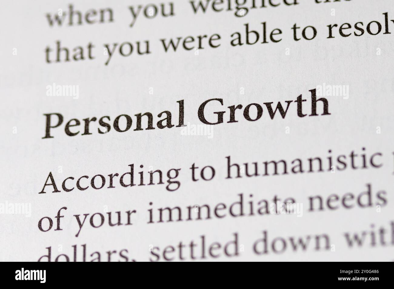 Nahaufnahme des Wortes "Persönliches Wachstum" in einem Psychologie-Lehrbuch Stockfoto