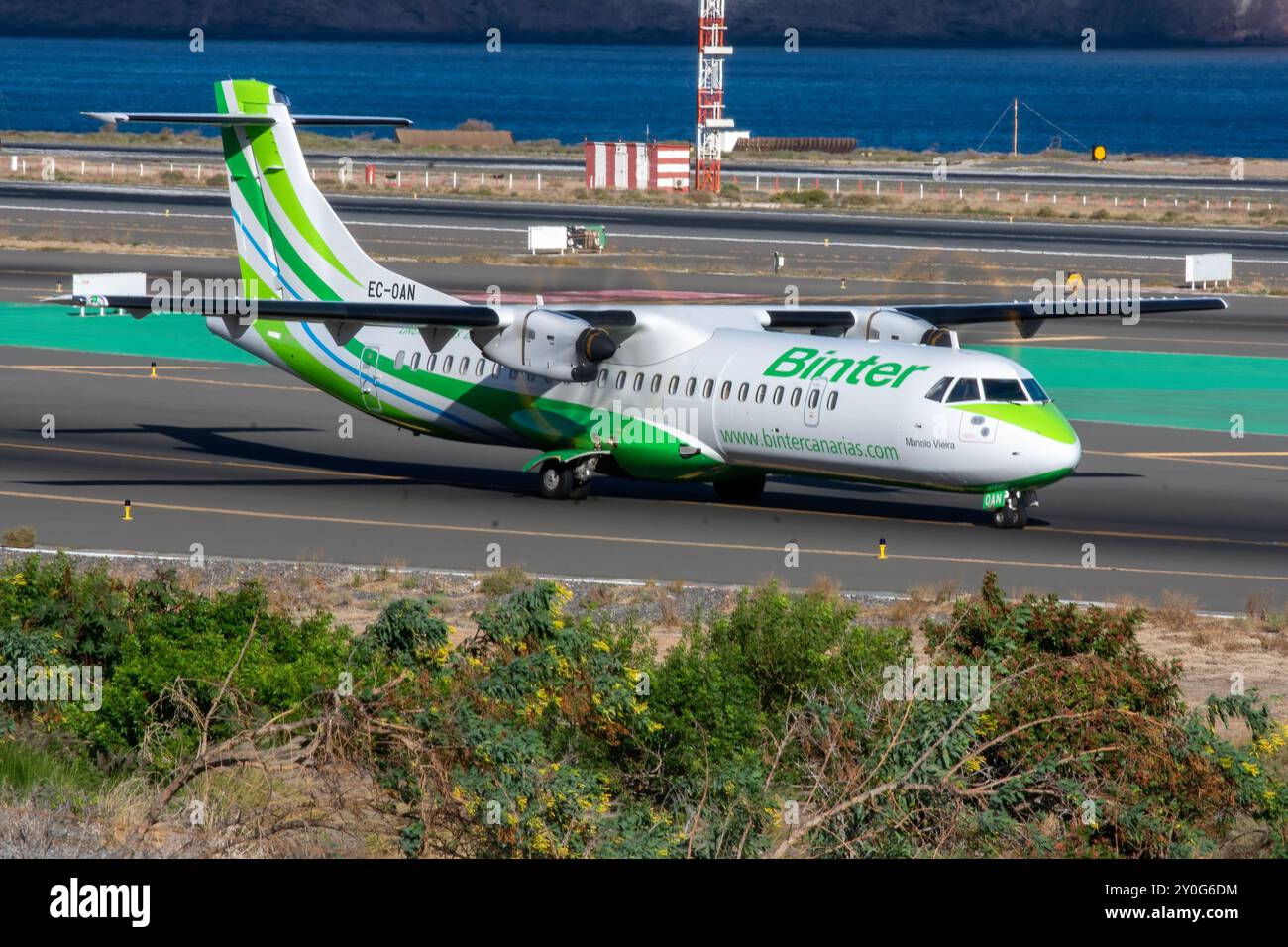 ATR 72 Regionalflugzeug der Fluggesellschaft Binter Canarias am Flughafen Gran Canaria, Gando. Stockfoto