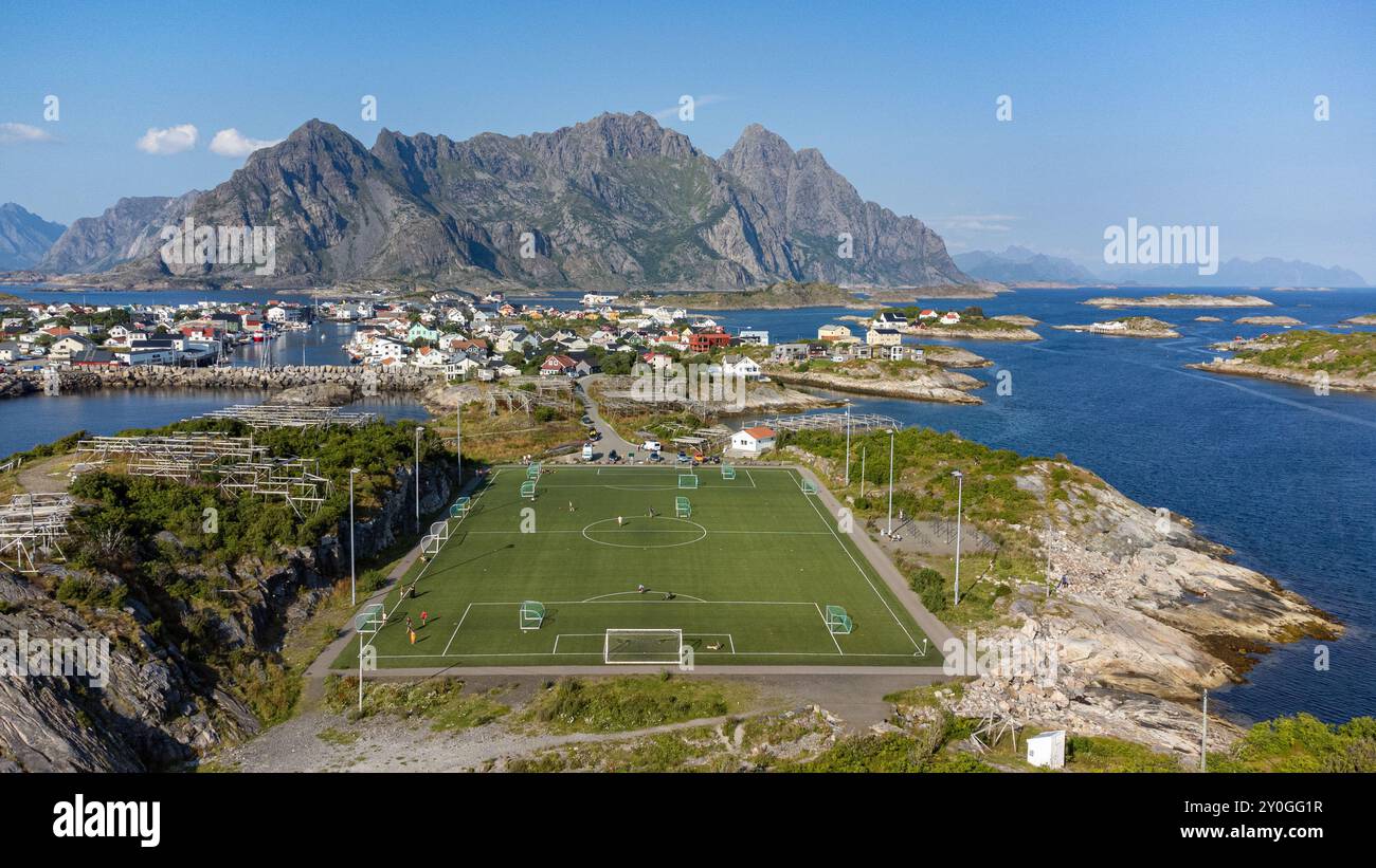 Luftaufnahme von Henningsvaer, Lofoten in Norwegen Stockfoto