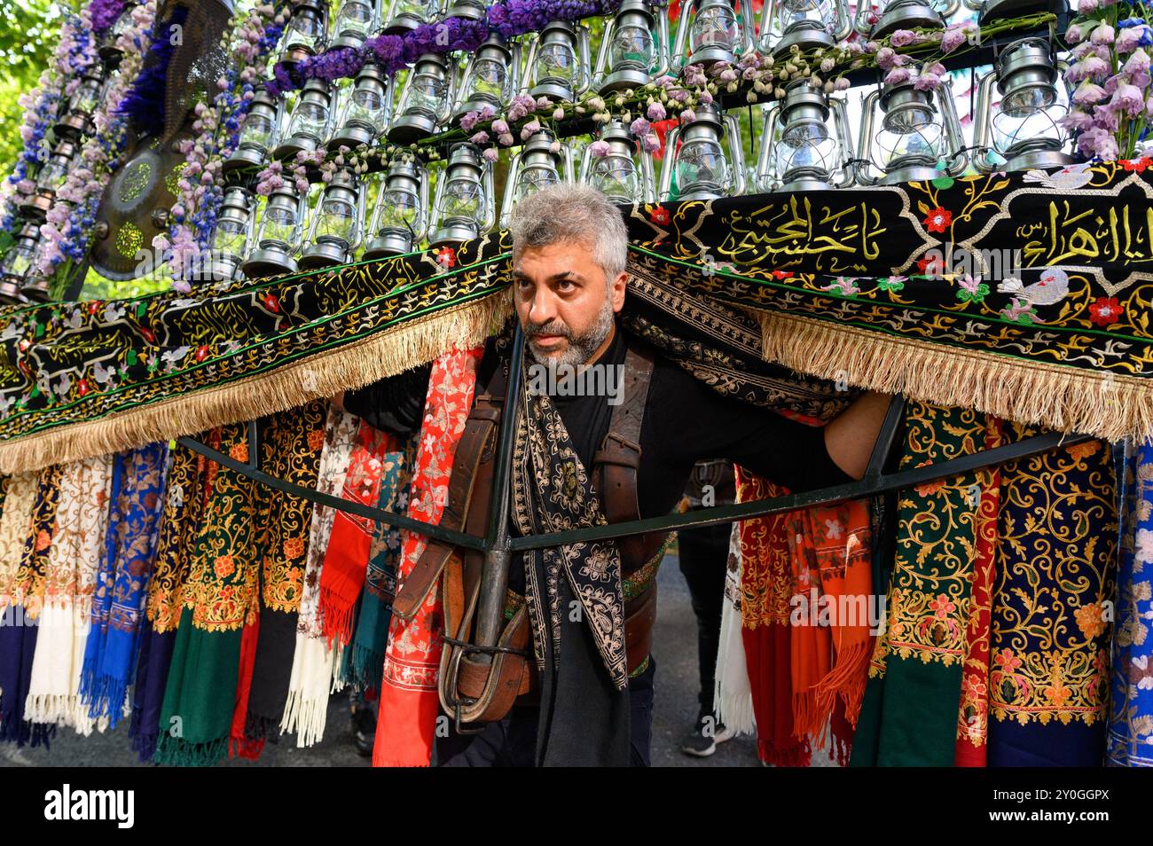 London, Großbritannien. 1. September 2024. Tausende schiitische Muslime nehmen an der 44. Arbaeen-Prozession in London Teil. Anrede: Andrea Domeniconi/Alamy Live News Stockfoto