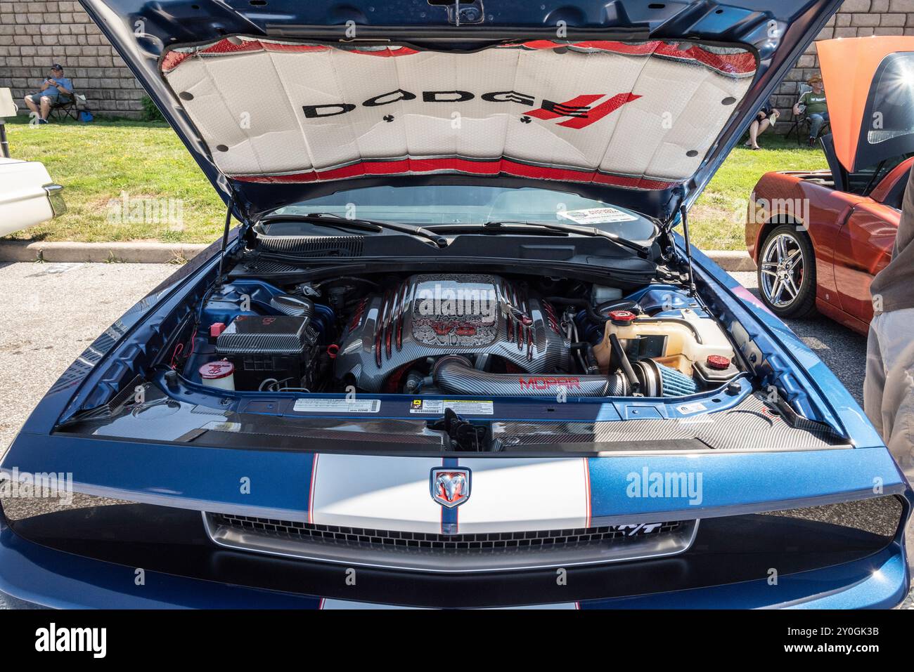 Das Dodge R/T Charger kombiniert klassische Muscle Car-Tradition mit moderner Leistung und verfügt über einen leistungsstarken Motor und ein auffälliges Design, das beide Geschwindigkeiten verspricht Stockfoto