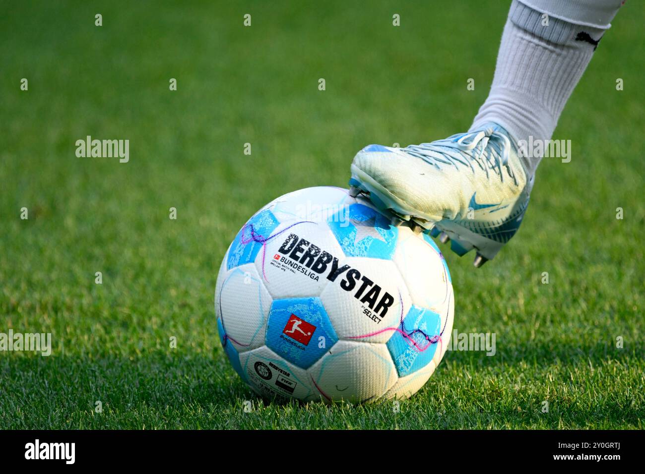 BayArena Leverkusen Deutschland, 31.8,2024, Fußball: Bundesliga-Saison 2024/25 Spieltag 2, Bayer 04 Leverkusen (B04) vs Rasenballsport Leipzig (RBL) - offizieller Spielball von Derbystar Stockfoto