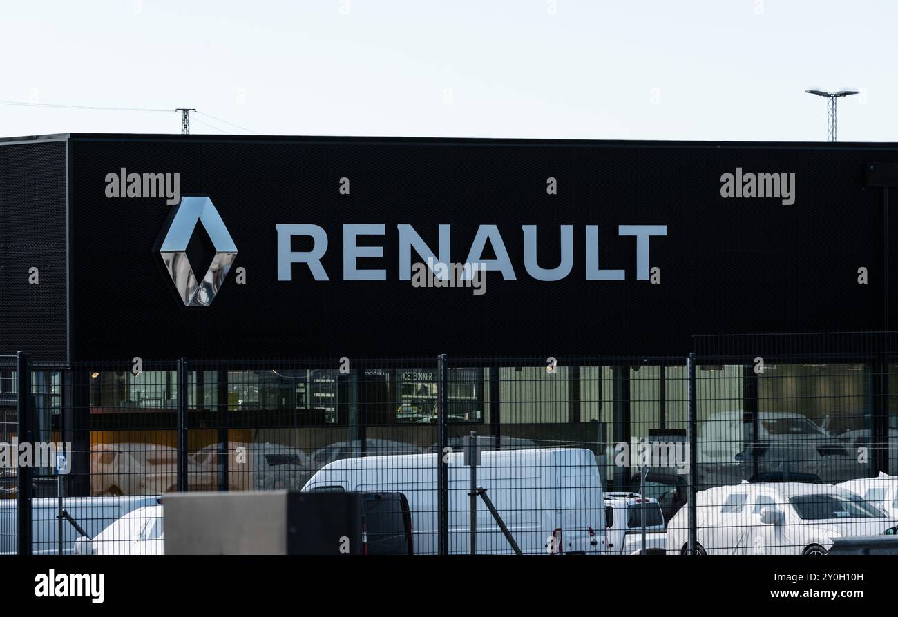 Göteborg, Schweden - 25. April 2020: Renault Logo an der Wand eines Gebäudes. Stockfoto