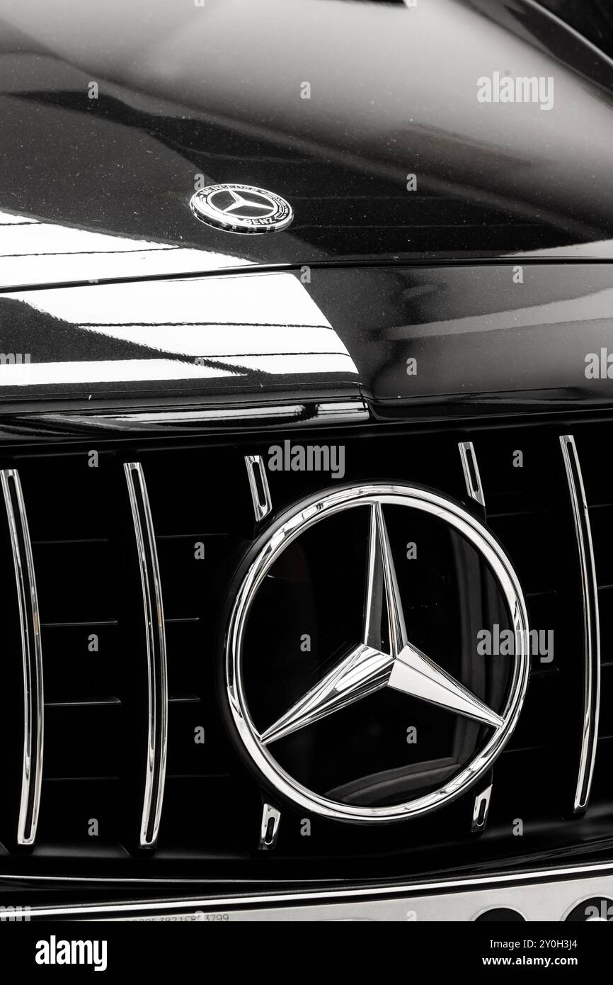 Göteborg, Schweden - 23. november 2022: Kühlergrill eines Mercedes-Benz AMG C63 S 2019 Stockfoto