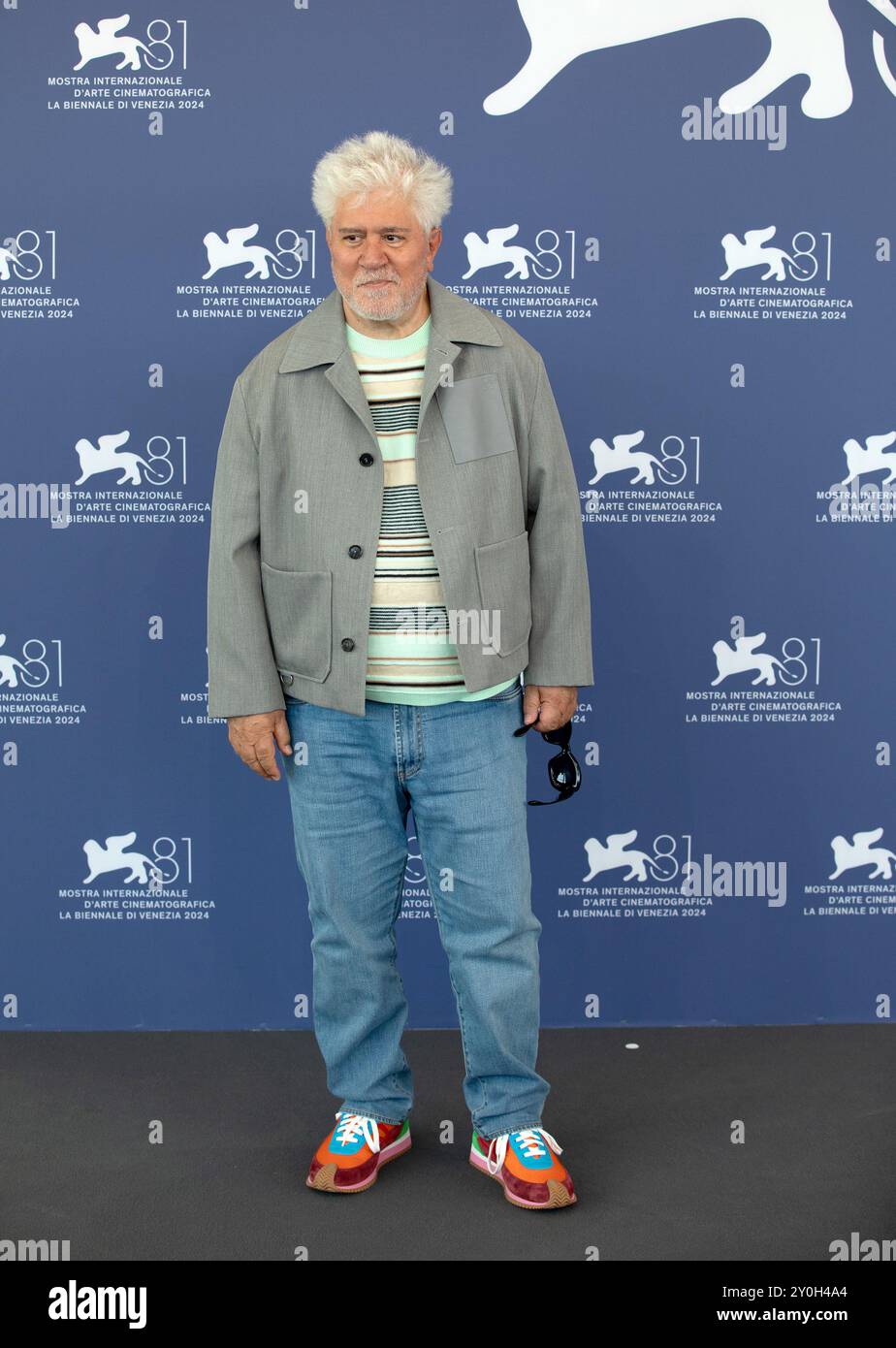 Venedig, Italien. September 2024. VENEDIG, ITALIEN. 2. September 2024: Pedro Almodovar beim Fotogespräch für „The Room Next Door“ beim 81. Internationalen Filmfestival von Venedig. Foto: Kristina Afanasyeva/Featureflash Credit: Paul Smith/Alamy Live News Stockfoto