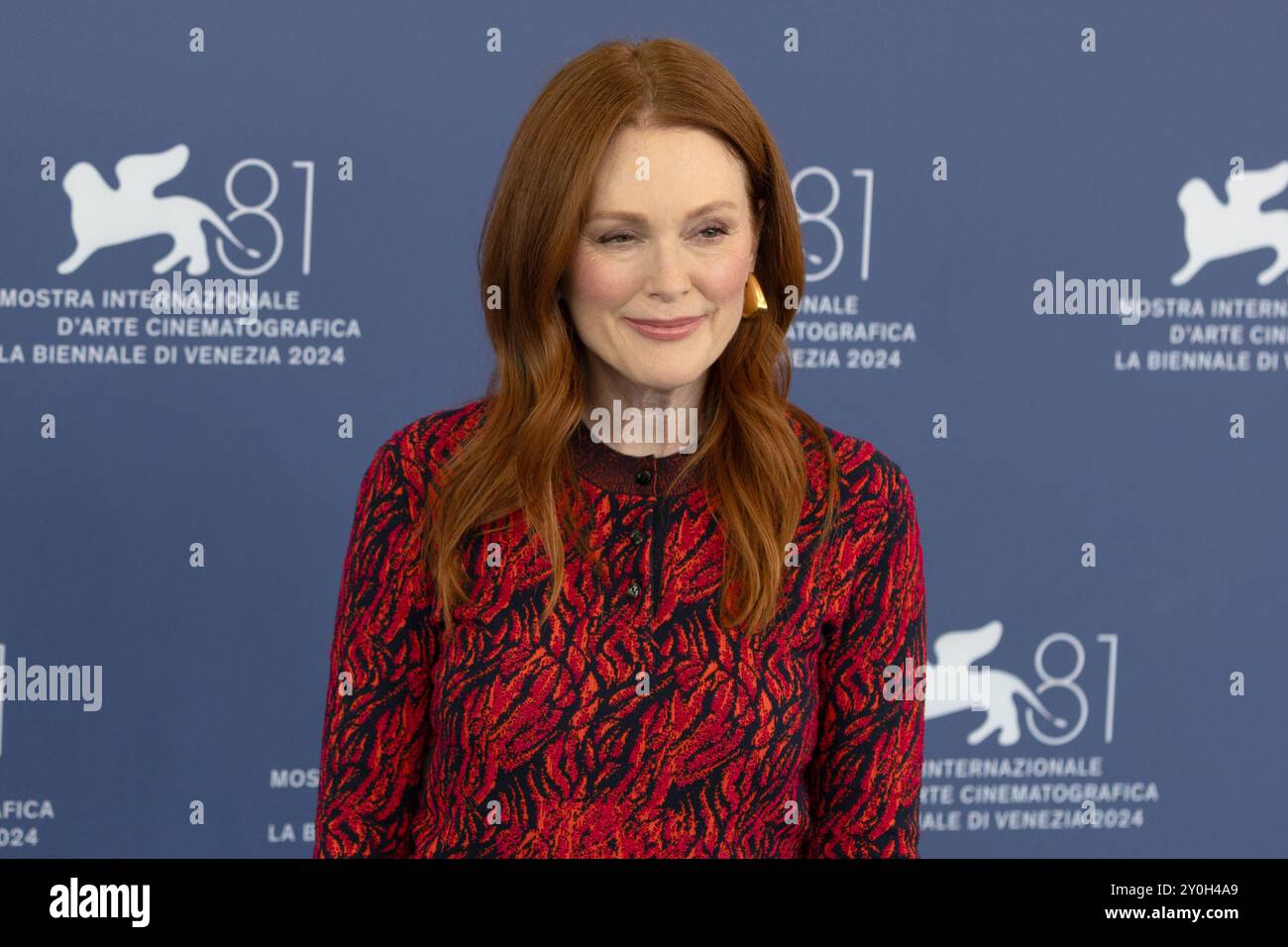 Venedig, Italien. September 2024. VENEDIG, ITALIEN. 2. September 2024: Julianne Moore beim Fotocall für „The Room Next Door“ beim 81. Internationalen Filmfestival von Venedig. Foto: Kristina Afanasyeva/Featureflash Credit: Paul Smith/Alamy Live News Stockfoto