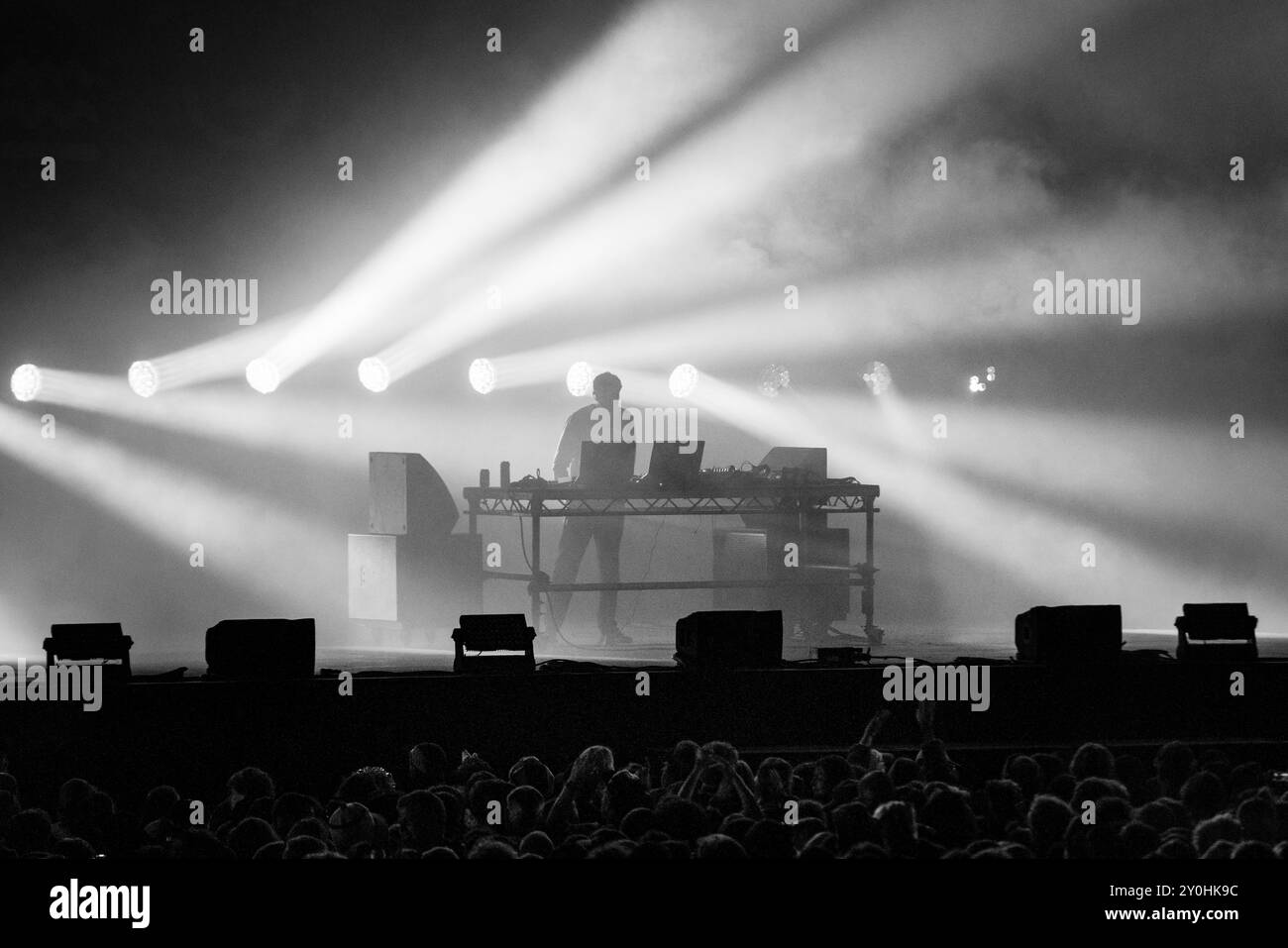 JON HOPKINS, HEADLINER, GREEN MAN FESTIVAL: Dance Music Pioneer und Filmkomponist Jon Hopkins HEADLINER der Mountain Stage. Tag 2 des Green man Festivals 2024 im Glanusk Park, Brecon, Wales am 16. August 2024. Foto: Rob Watkins. INFO: Jon Hopkins ist ein britischer Produzent und Komponist für elektronische Musik, der für seine komplizierten, atmosphärischen Soundlandschaften bekannt ist. Seine Arbeit verbindet Ambient-, Techno- und klassische Elemente und ist sowohl emotional resonant als auch rhythmisch komplex, was ihn zu einer führenden Figur in der zeitgenössischen elektronischen Musik macht. Stockfoto