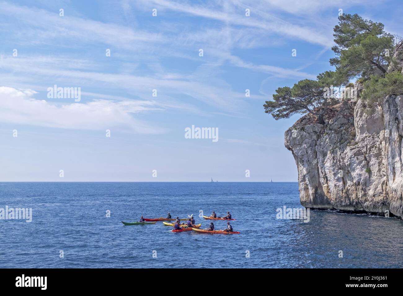Kajakfahrer im Nationalpark Massif des Calanques, Cassis, Bouches-du-Rhone, Frankreich, Europa Stockfoto