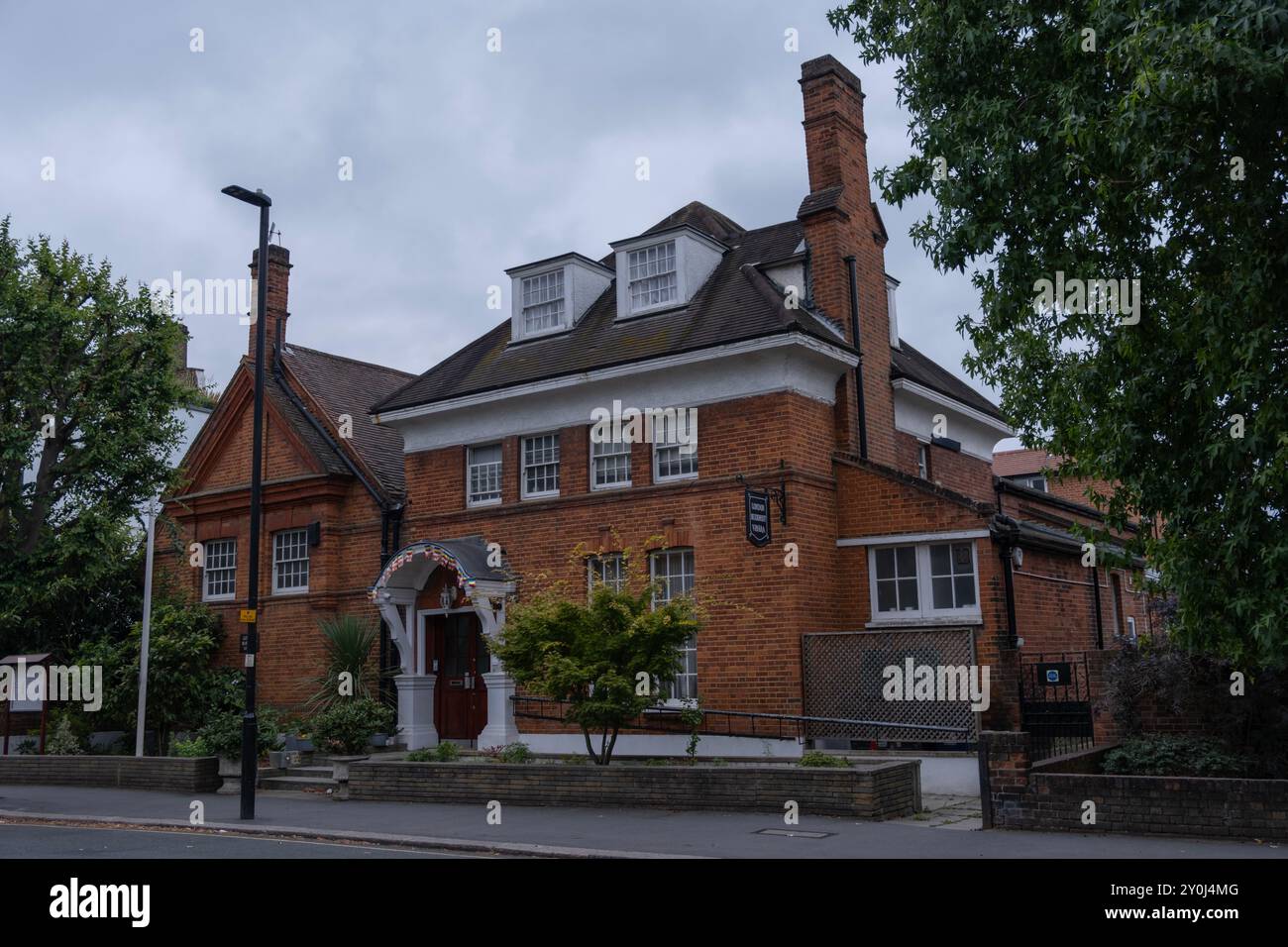 Der Londoner Buddhist Vihara, einer der wichtigsten buddhistischen Theravada-Tempel im Vereinigten Königreich, die Avenue Chiswick, London W4 Stockfoto