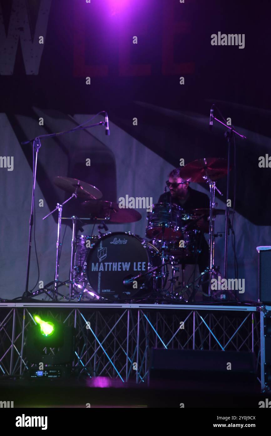 1. September 2024, Cerveteri (Roma, Latium, Italien: 8. Ausgabe des Eco Festivals Etruria auf der Piazza S. Maria - Borgo Storico in Cerveteri. Auf der Bühne eröffneten Matthew Lee und seine Band I Frutti di Mario. Der Künstler, Sänger und Komponist, verzaubert das Publikum mit seinem Rock and Roll aus den 50er Jahren, der das Publikum zum Tanzen brachte. Mit diesem Tag feiert das Festival wieder seinen 18. Geburtstag auf bestmögliche Weise, was dieses Jahr sein wird. (Kreditbild: © Daniela Franceschelli/Pacific Press via ZUMA Press Wire) NUR REDAKTIONELLE VERWENDUNG! Nicht für kommerzielle ZWECKE! Stockfoto