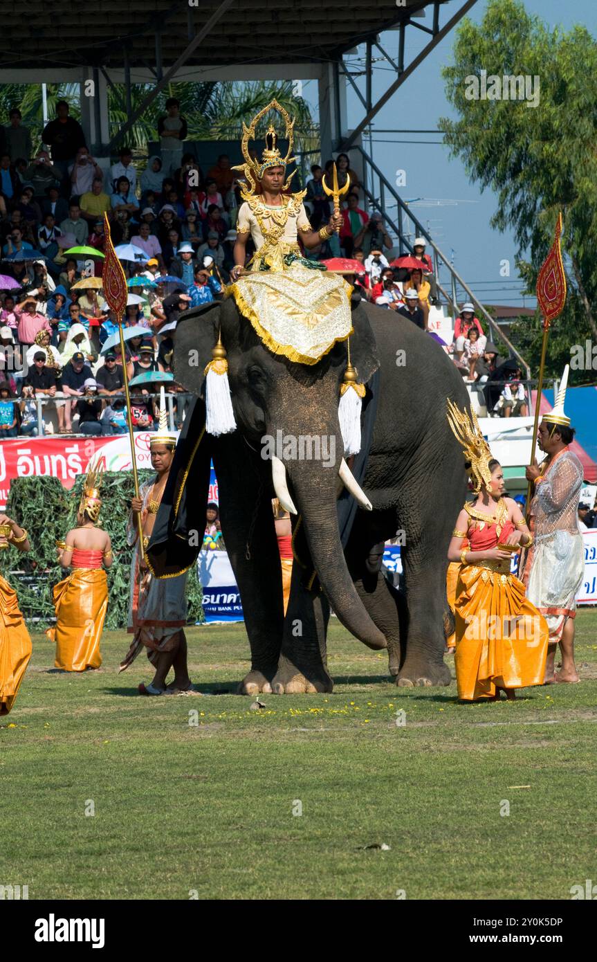 Die bunte Elefantenrunde in Surin, Thailand. Stockfoto