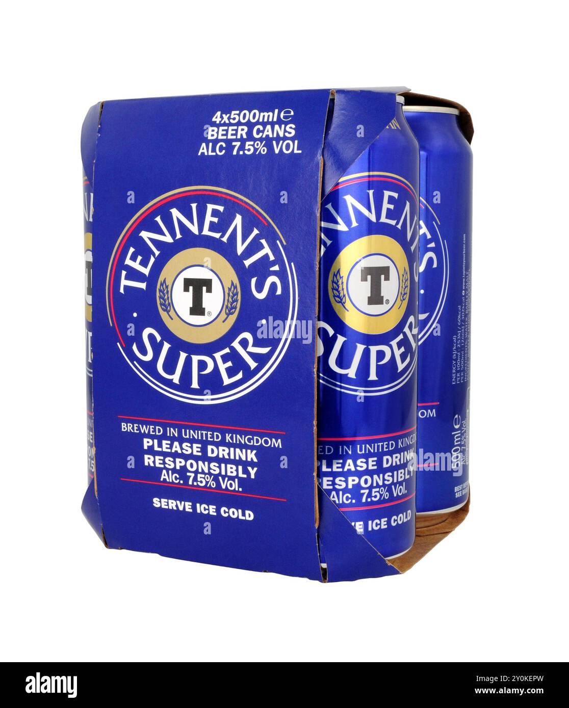 Tennents Super Strong Lager in einer vier 500-ml-Dose mit umweltfreundlicher Umhüllung aus Karton Stockfoto