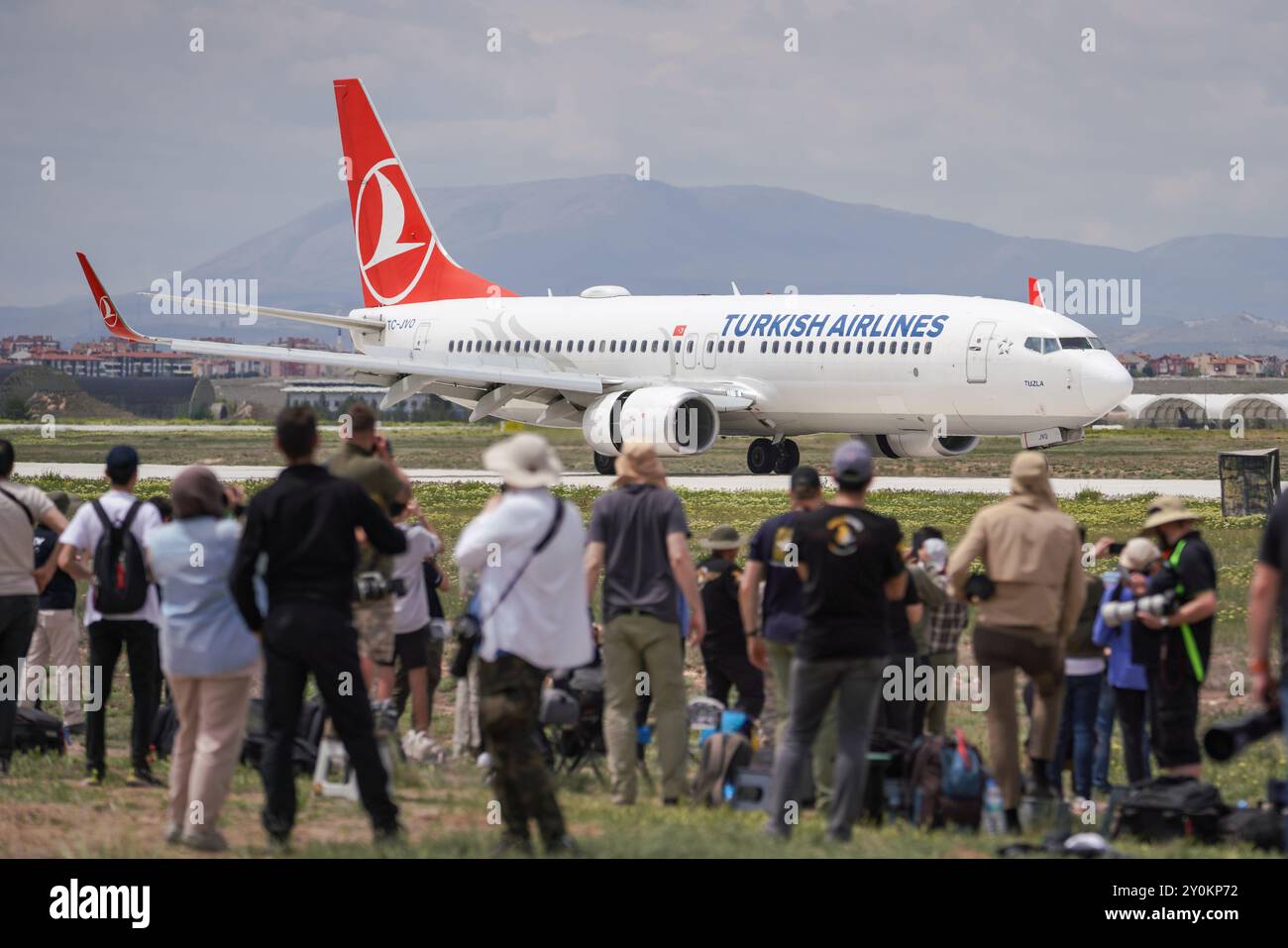 KONYA, TURKIYE - 09. MAI 2023: Die Boeing 737-8F2 (60031) der Turkish Airlines startet vom Flughafen Konya Stockfoto