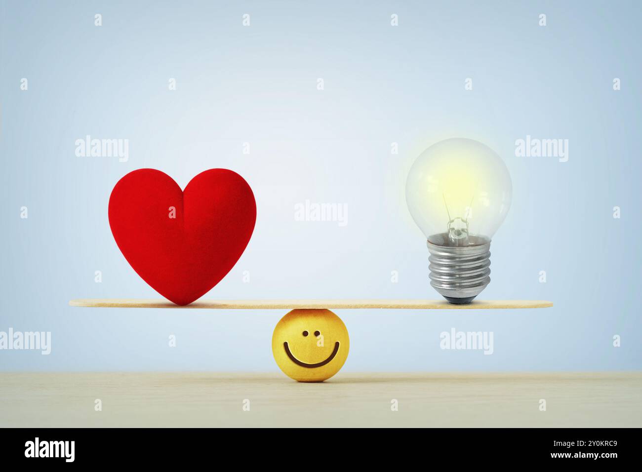 Zwei Herzen auf Balance Skala - Konzept von Liebe, Gegenseitigkeit und Glück Stockfoto