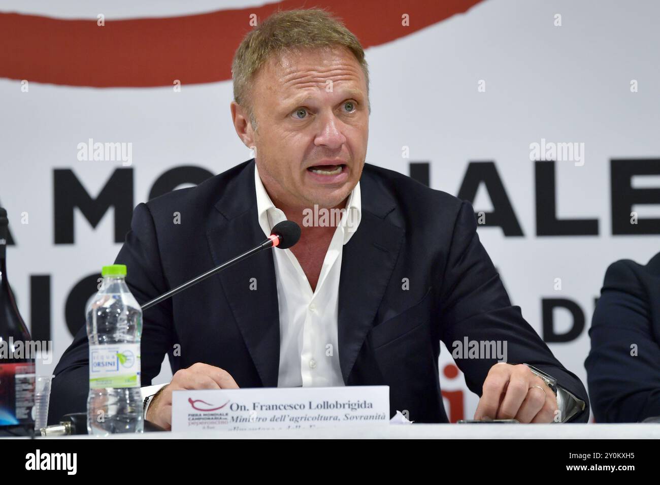 Minister für Landwirtschaft, Ernährungssouveränität und Forstwirtschaft Francesco Lollobrigida während einer Konferenz auf der 13. Weltausstellung in Rieti, Italien Stockfoto