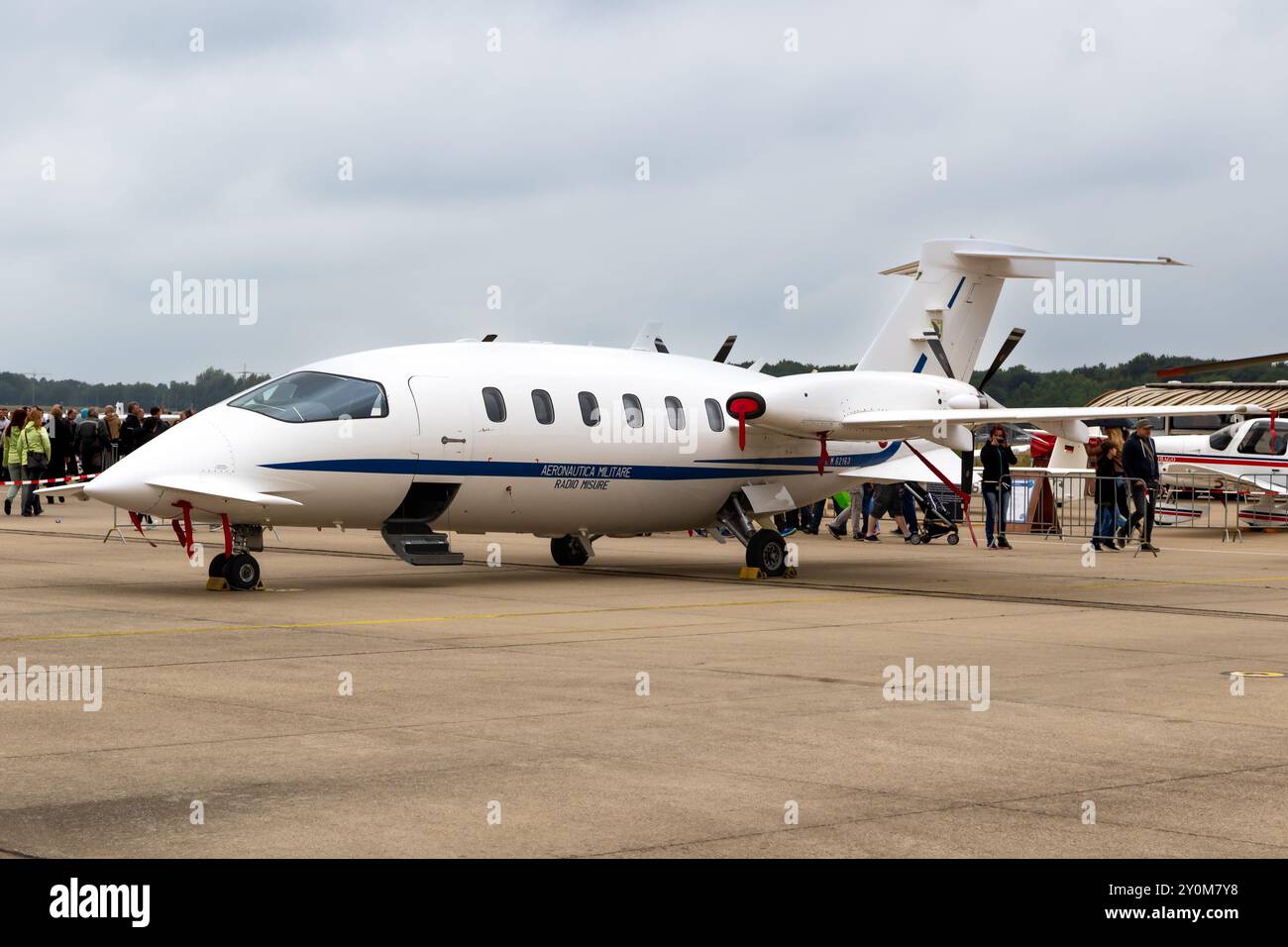 Die italienische Luftwaffe Piaggio P.180 Avanti auf dem Asphalt der NATO-Luftwaffenbasis Geilenkirchen. Deutschland - 2. Juli 2017 Stockfoto