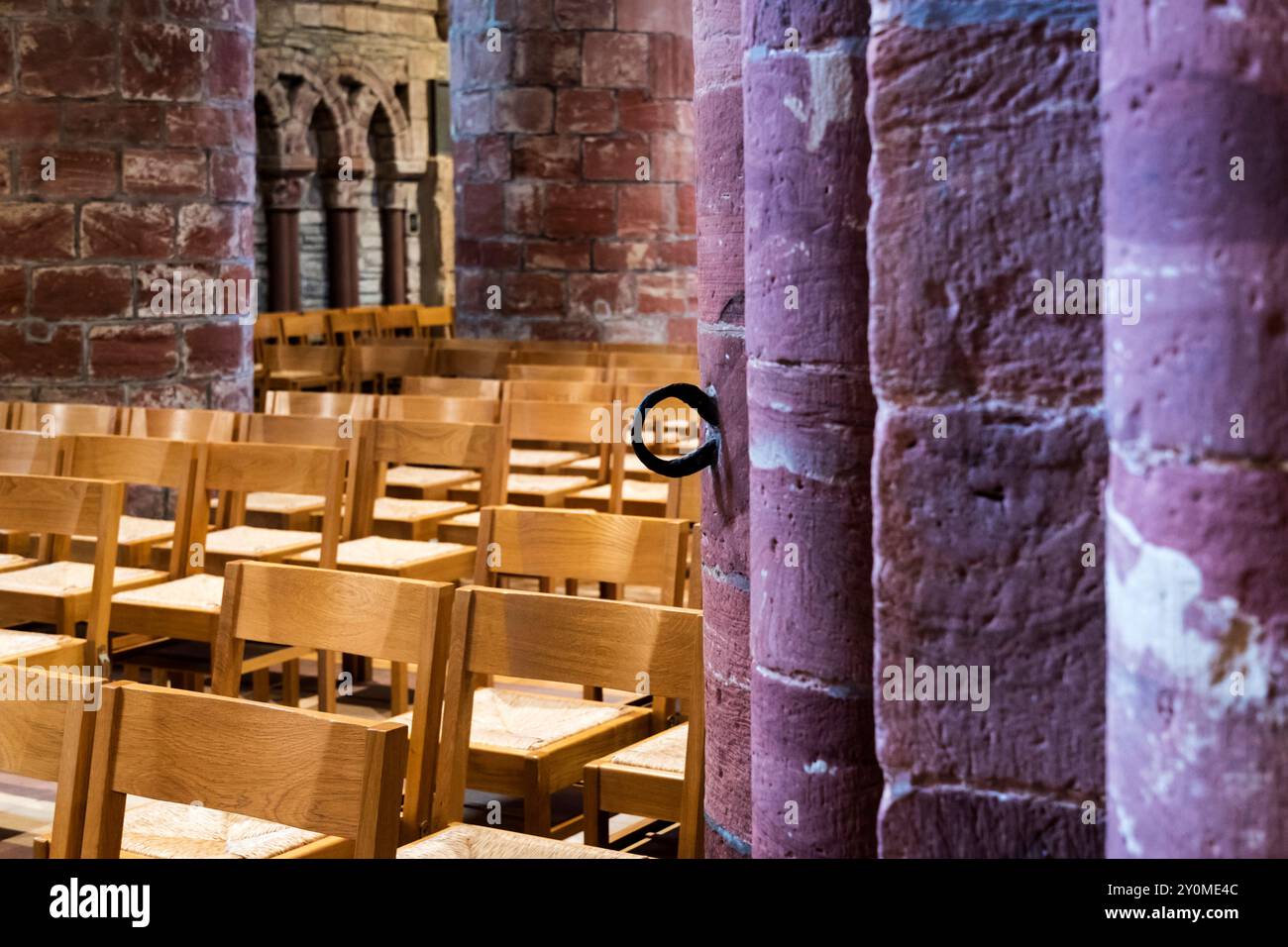 Eiserner Ring in St. Magnus Cathedral, Kirkwall. Stammt aus der Verwendung der Kathedrale als Stall durch Cromwells Truppen während des Bürgerkriegs. Stockfoto