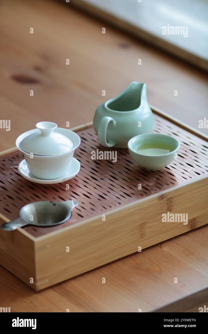 Eine gong-Fu-Teesitzung mit chinesischem Teebecher und Teetablett Stockfoto