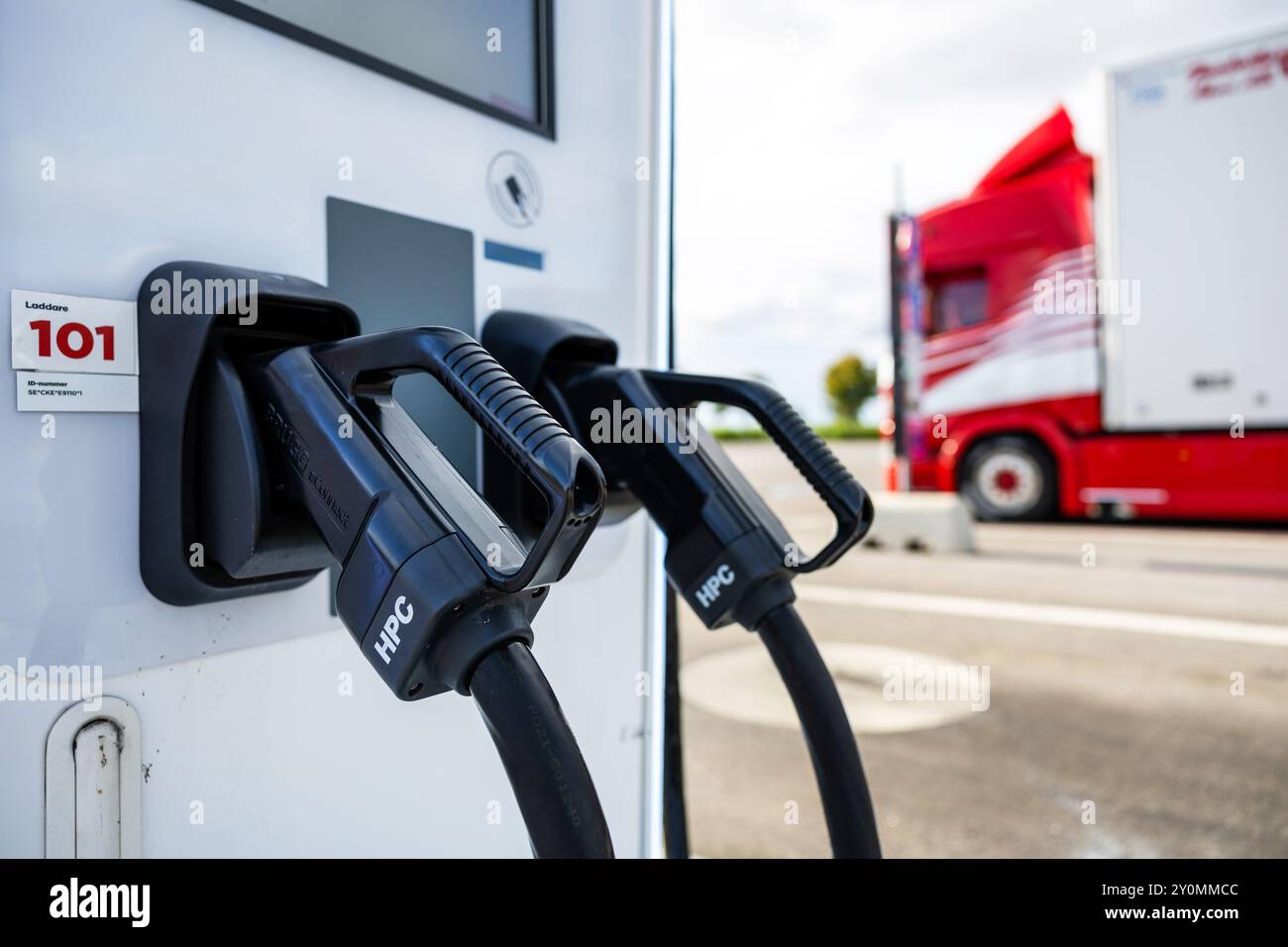 EV-Lkw-Ladegerät an der Circle K-Tankstelle, Mantorp, Schweden. Stockfoto