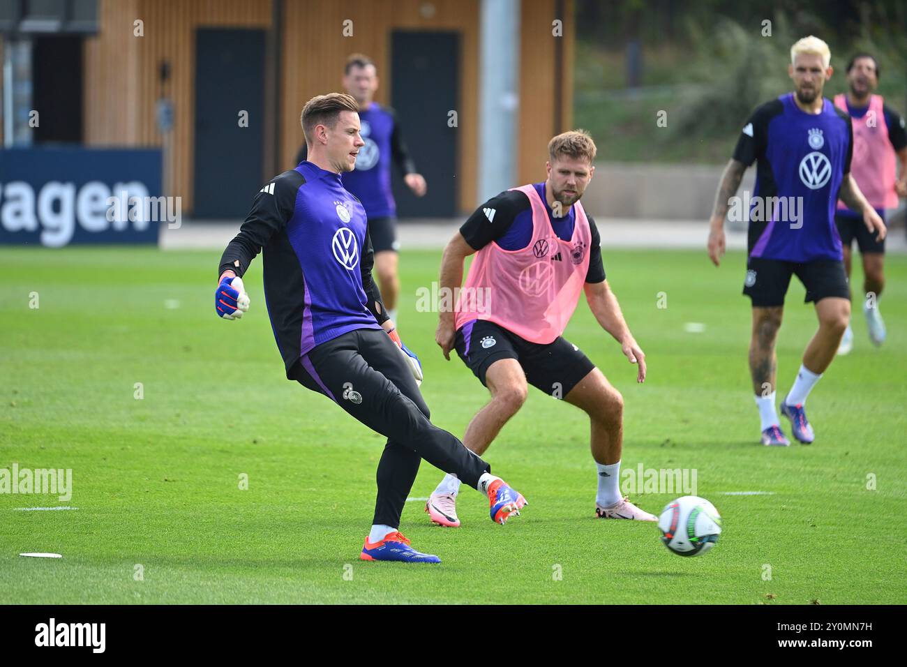Torhüter Marc Andre TER STEGEN (DE), rechts: Niclas FUELLKRUG (DE). Deutsche Fußballnationalmannschaft, Training in Herzogenaurach am 03.09.2024 Stockfoto